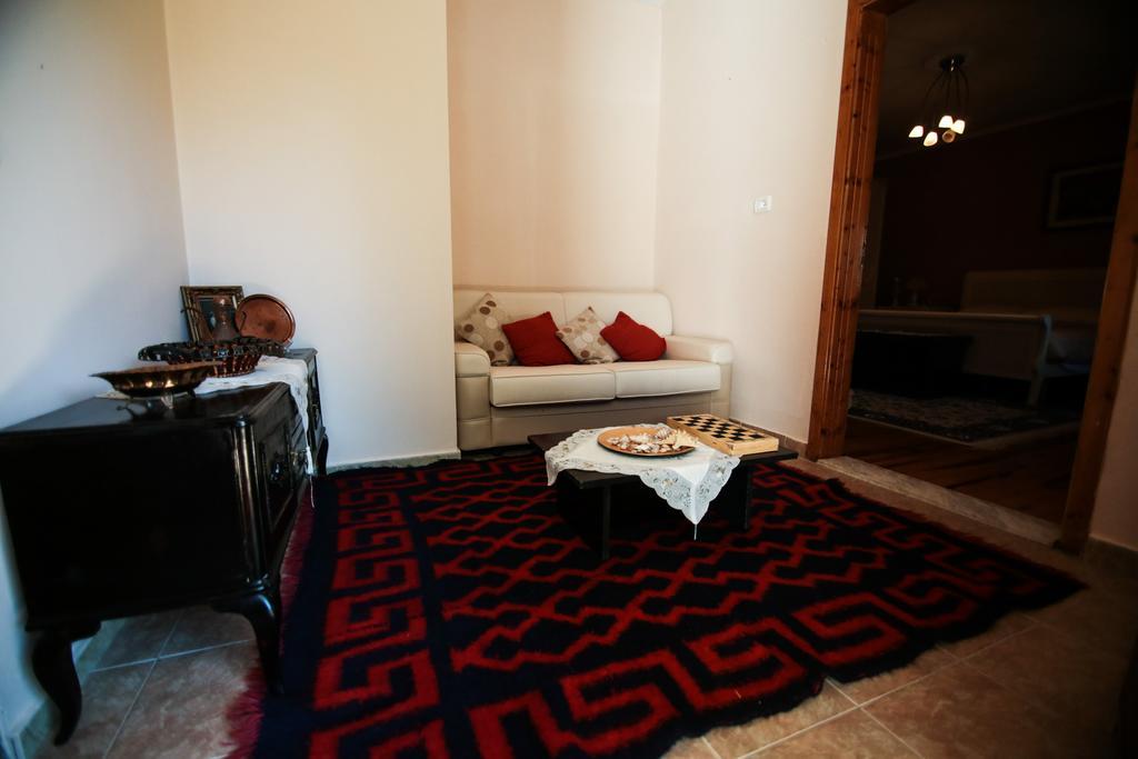 Bujtina Leon'S Apartments Κορυτσά Εξωτερικό φωτογραφία